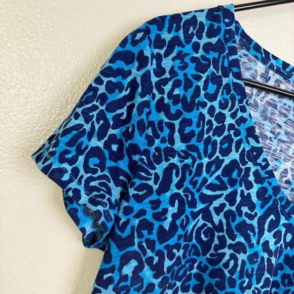 Lilly Pulitzer Etta V Neck Shirt Womens Medium Blue My Favorite Spot Leopard - Picture 6 of 11